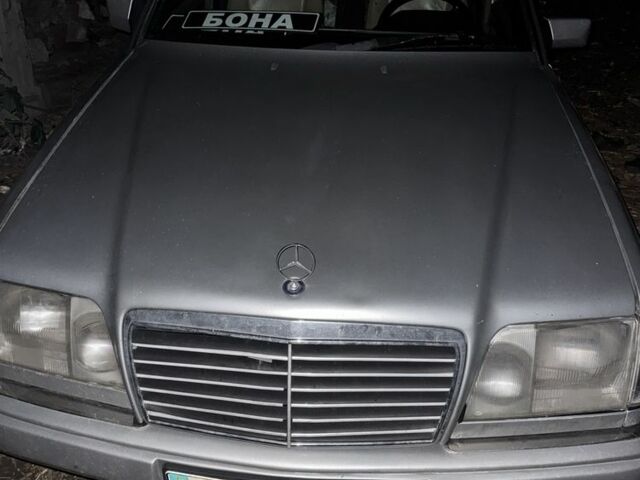 Мерседес 260 1988 у Новомосковске на Automoto.ua Сірий Мерседес 260, об'ємом двигуна 2.6 л та пробігом 400 тис. км за 1500 $, фото 3 на Automoto.ua