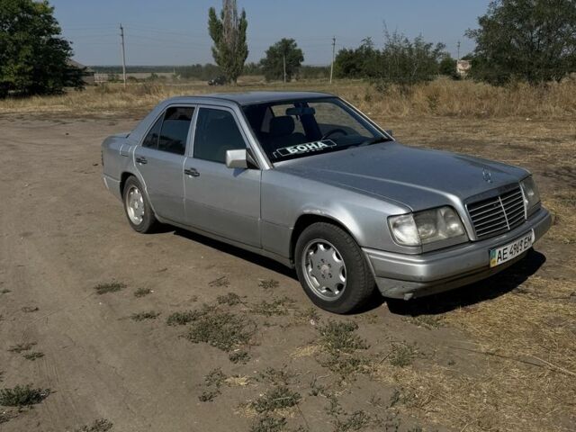 Мерседес 260 1988 у Новомосковске на Automoto.ua Сірий Мерседес 260, об'ємом двигуна 2.6 л та пробігом 400 тис. км за 1500 $, фото 4 на Automoto.ua