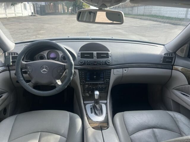 Сірий Мерседес 260, об'ємом двигуна 2.7 л та пробігом 390 тис. км за 3900 $, фото 13 на Automoto.ua