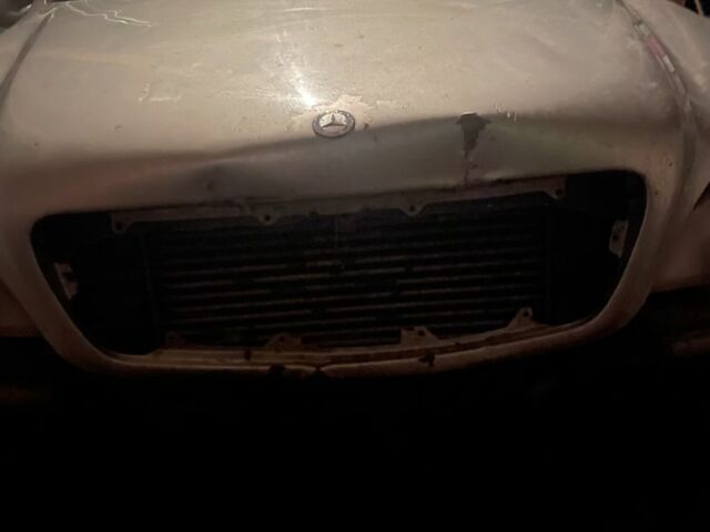 Серый Мерседес 260, объемом двигателя 2.7 л и пробегом 26 тыс. км за 4000 $, фото 5 на Automoto.ua