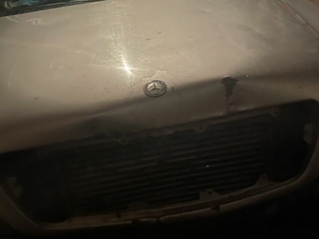 Серый Мерседес 260, объемом двигателя 2.7 л и пробегом 26 тыс. км за 4000 $, фото 3 на Automoto.ua