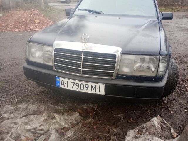 Синий Мерседес 260, объемом двигателя 2.6 л и пробегом 400 тыс. км за 1450 $, фото 5 на Automoto.ua