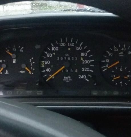 Синій Мерседес 260, об'ємом двигуна 2.5 л та пробігом 256 тис. км за 2500 $, фото 5 на Automoto.ua