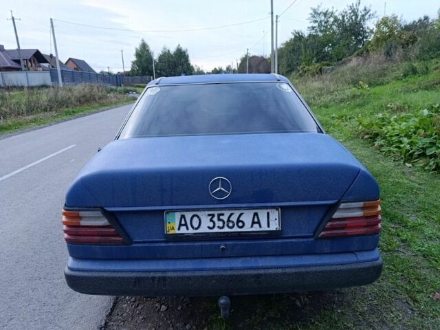 Синій Мерседес 260, об'ємом двигуна 2.6 л та пробігом 317 тис. км за 1100 $, фото 3 на Automoto.ua