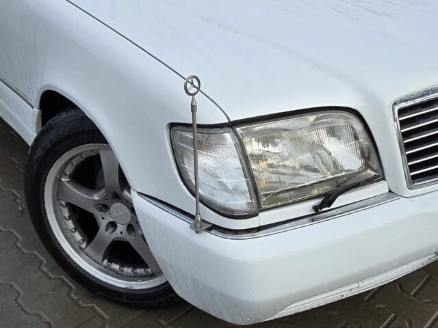 Белый Мерседес 280, объемом двигателя 2.8 л и пробегом 500 тыс. км за 8000 $, фото 2 на Automoto.ua