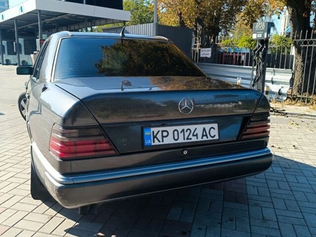 Черный Мерседес 280, объемом двигателя 2.8 л и пробегом 5 тыс. км за 2850 $, фото 2 на Automoto.ua