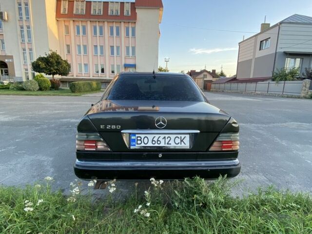 Черный Мерседес 280, объемом двигателя 2.8 л и пробегом 450 тыс. км за 2500 $, фото 3 на Automoto.ua