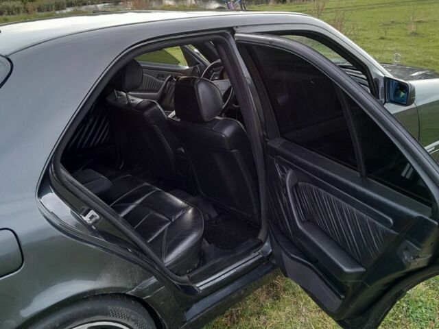 Чорний Мерседес 280, об'ємом двигуна 2.8 л та пробігом 300 тис. км за 2800 $, фото 6 на Automoto.ua