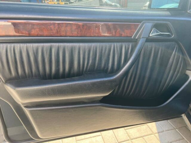 Черный Мерседес 280, объемом двигателя 2.8 л и пробегом 265 тыс. км за 4790 $, фото 21 на Automoto.ua