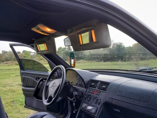 Чорний Мерседес 280, об'ємом двигуна 2.8 л та пробігом 300 тис. км за 2800 $, фото 2 на Automoto.ua