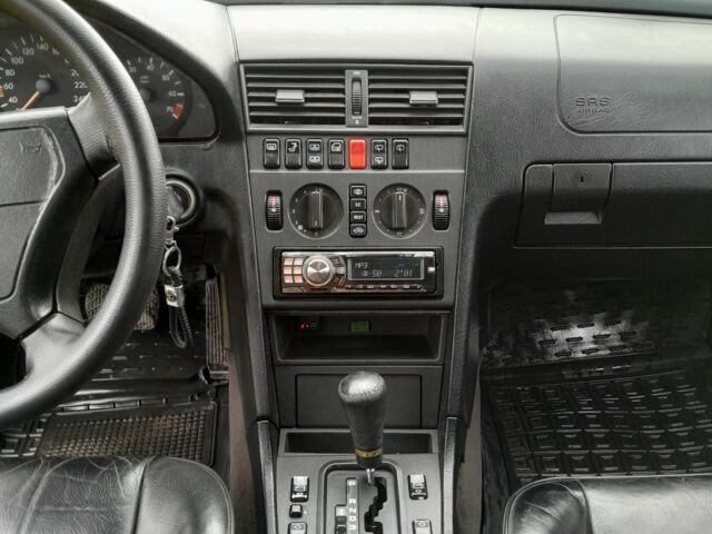 Чорний Мерседес 280, об'ємом двигуна 2.8 л та пробігом 300 тис. км за 2800 $, фото 3 на Automoto.ua