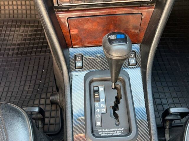 Черный Мерседес 280, объемом двигателя 2.8 л и пробегом 265 тыс. км за 4790 $, фото 26 на Automoto.ua