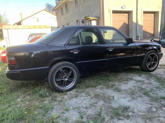 Чорний Мерседес 280, об'ємом двигуна 2.8 л та пробігом 404 тис. км за 2600 $, фото 5 на Automoto.ua