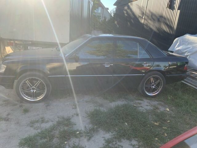 Чорний Мерседес 280, об'ємом двигуна 2.8 л та пробігом 404 тис. км за 2600 $, фото 4 на Automoto.ua