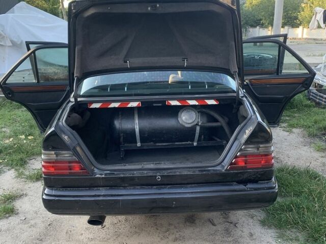 Чорний Мерседес 280, об'ємом двигуна 2.8 л та пробігом 404 тис. км за 2600 $, фото 6 на Automoto.ua