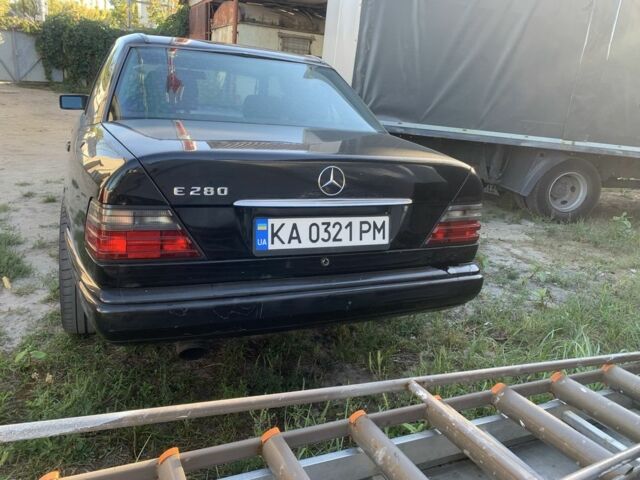 Чорний Мерседес 280, об'ємом двигуна 2.8 л та пробігом 404 тис. км за 2600 $, фото 1 на Automoto.ua