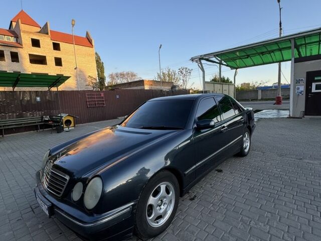 Черный Мерседес 280, объемом двигателя 2.8 л и пробегом 490 тыс. км за 3700 $, фото 5 на Automoto.ua