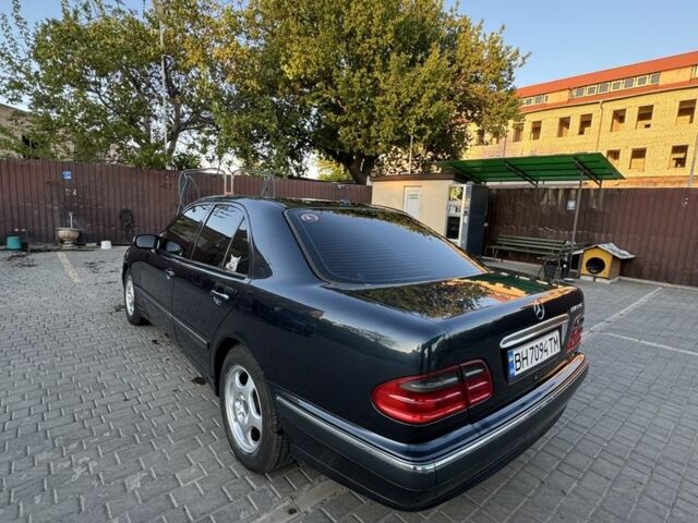 Черный Мерседес 280, объемом двигателя 2.8 л и пробегом 490 тыс. км за 3700 $, фото 3 на Automoto.ua