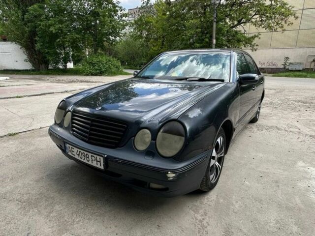 Черный Мерседес 280, объемом двигателя 2.8 л и пробегом 407 тыс. км за 3200 $, фото 4 на Automoto.ua