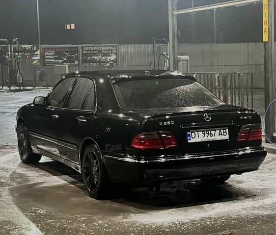 Черный Мерседес 280, объемом двигателя 2.8 л и пробегом 370 тыс. км за 4400 $, фото 2 на Automoto.ua