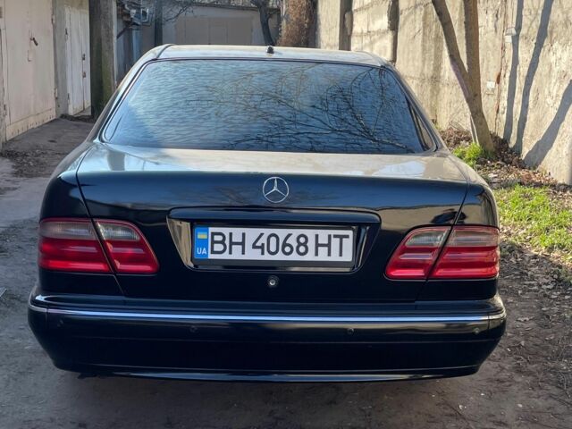 Черный Мерседес 280, объемом двигателя 2.8 л и пробегом 330 тыс. км за 5800 $, фото 2 на Automoto.ua