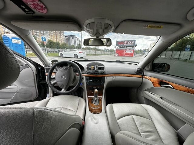 Черный Мерседес 280, объемом двигателя 2.7 л и пробегом 298 тыс. км за 4800 $, фото 5 на Automoto.ua