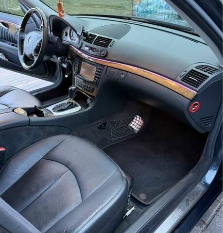 Черный Мерседес 280, объемом двигателя 3.2 л и пробегом 401 тыс. км за 11000 $, фото 10 на Automoto.ua