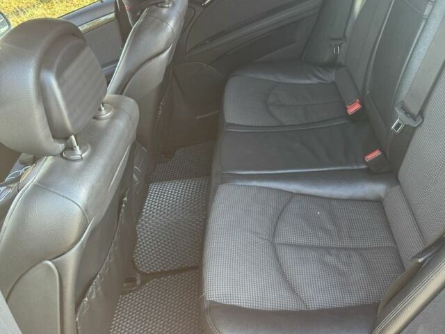 Чорний Мерседес 280, об'ємом двигуна 3 л та пробігом 355 тис. км за 9299 $, фото 16 на Automoto.ua