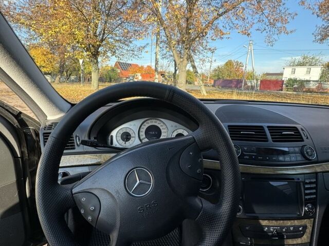 Чорний Мерседес 280, об'ємом двигуна 3 л та пробігом 355 тис. км за 9299 $, фото 20 на Automoto.ua