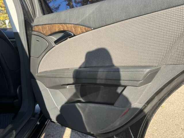 Чорний Мерседес 280, об'ємом двигуна 3 л та пробігом 355 тис. км за 9299 $, фото 17 на Automoto.ua