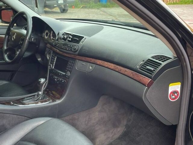 Черный Мерседес 280, объемом двигателя 3 л и пробегом 120 тыс. км за 4600 $, фото 6 на Automoto.ua