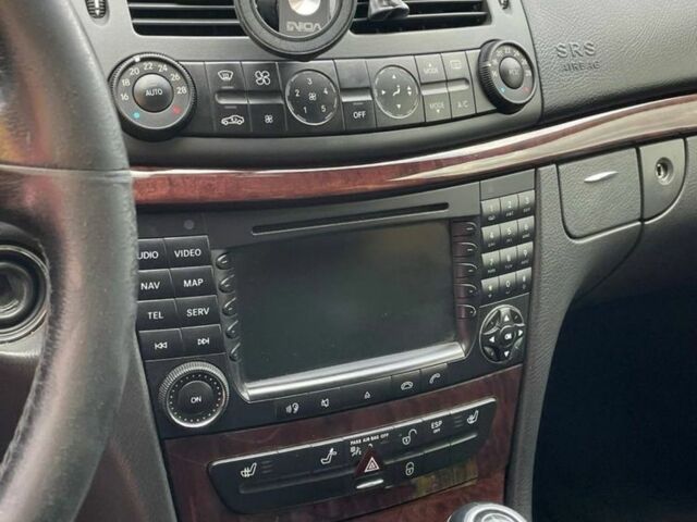 Черный Мерседес 280, объемом двигателя 3 л и пробегом 120 тыс. км за 4600 $, фото 5 на Automoto.ua