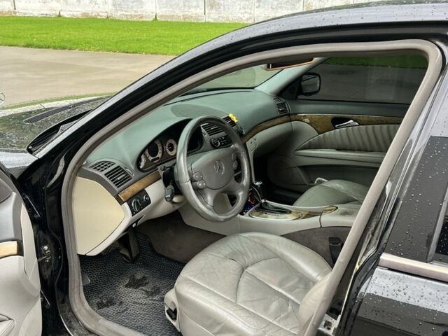 Черный Мерседес 280, объемом двигателя 3 л и пробегом 352 тыс. км за 7200 $, фото 6 на Automoto.ua