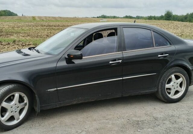 Чорний Мерседес 280, об'ємом двигуна 2.8 л та пробігом 400 тис. км за 7000 $, фото 5 на Automoto.ua