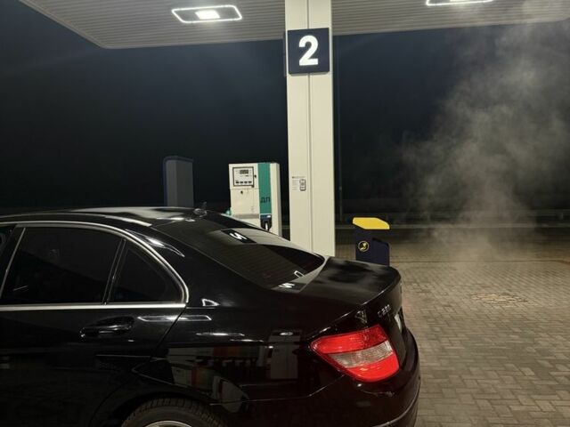 Чорний Мерседес 280, об'ємом двигуна 3 л та пробігом 218 тис. км за 10700 $, фото 2 на Automoto.ua