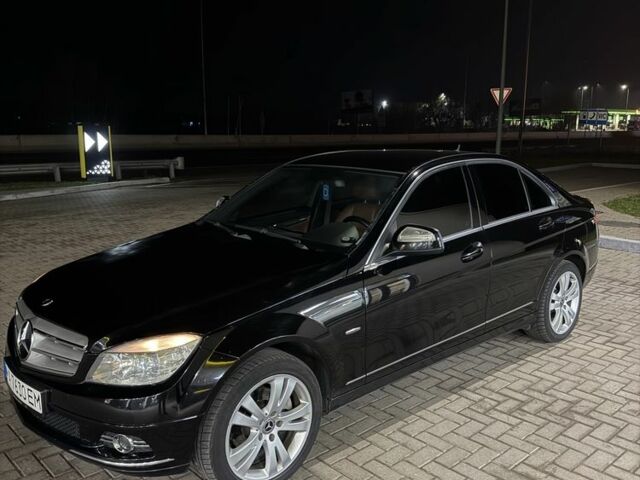 Чорний Мерседес 280, об'ємом двигуна 3 л та пробігом 218 тис. км за 10700 $, фото 5 на Automoto.ua