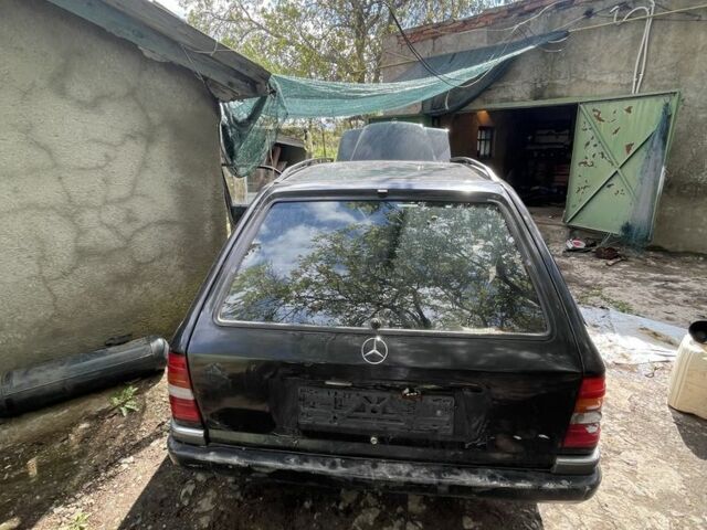 Чорний Мерседес 280, об'ємом двигуна 2.8 л та пробігом 300 тис. км за 1499 $, фото 1 на Automoto.ua