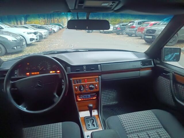 Чорний Мерседес 280, об'ємом двигуна 2.8 л та пробігом 270 тис. км за 4000 $, фото 11 на Automoto.ua