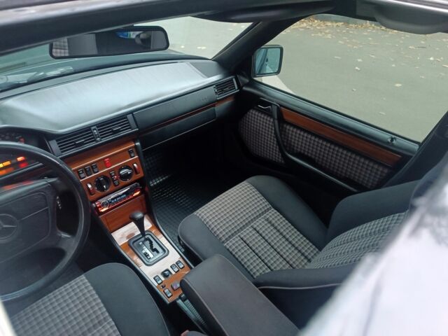 Чорний Мерседес 280, об'ємом двигуна 2.8 л та пробігом 270 тис. км за 4000 $, фото 8 на Automoto.ua