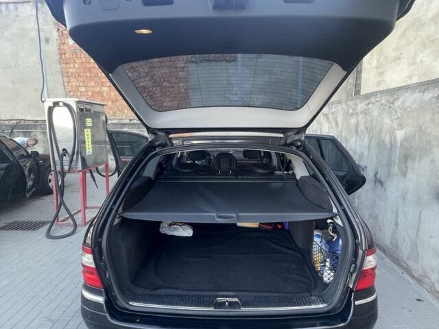 Черный Мерседес 280, объемом двигателя 2.7 л и пробегом 350 тыс. км за 7700 $, фото 2 на Automoto.ua