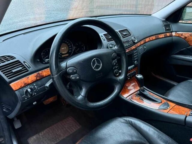 Черный Мерседес 280, объемом двигателя 2.8 л и пробегом 232 тыс. км за 25718 $, фото 6 на Automoto.ua