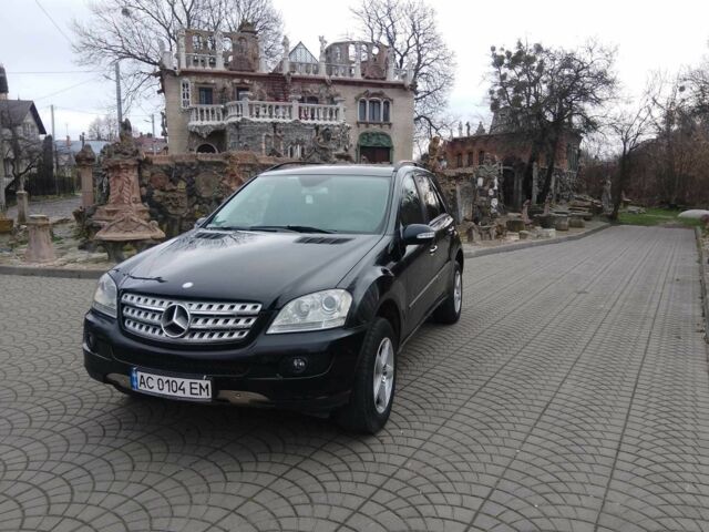 Чорний Мерседес 280, об'ємом двигуна 3 л та пробігом 298 тис. км за 11000 $, фото 1 на Automoto.ua