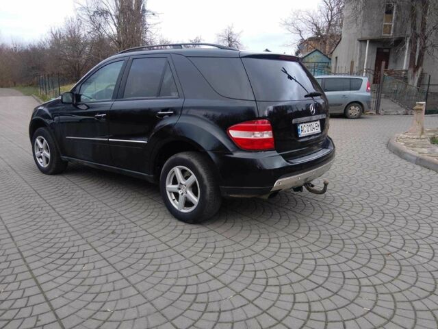 Чорний Мерседес 280, об'ємом двигуна 3 л та пробігом 298 тис. км за 11000 $, фото 2 на Automoto.ua