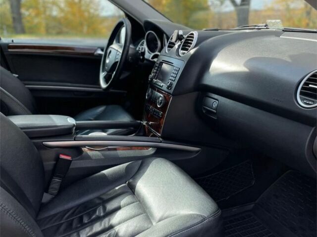 Черный Мерседес 280, объемом двигателя 3 л и пробегом 306 тыс. км за 11500 $, фото 7 на Automoto.ua