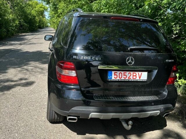 Черный Мерседес 280, объемом двигателя 3 л и пробегом 265 тыс. км за 8500 $, фото 3 на Automoto.ua