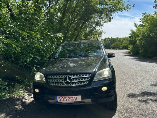 Черный Мерседес 280, объемом двигателя 3 л и пробегом 265 тыс. км за 8500 $, фото 1 на Automoto.ua