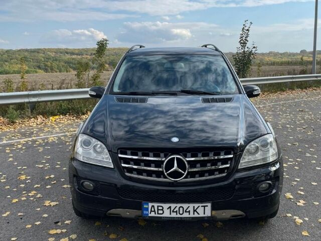 Черный Мерседес 280, объемом двигателя 3 л и пробегом 306 тыс. км за 11500 $, фото 1 на Automoto.ua