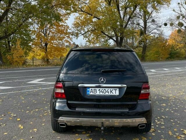 Черный Мерседес 280, объемом двигателя 3 л и пробегом 306 тыс. км за 11500 $, фото 4 на Automoto.ua