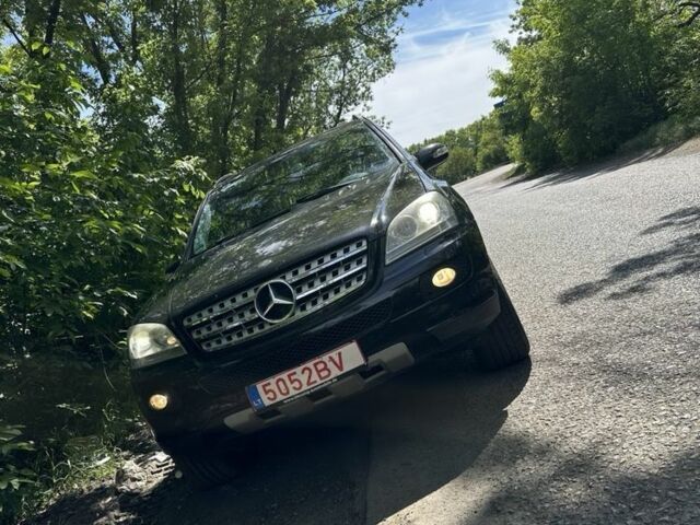 Черный Мерседес 280, объемом двигателя 3 л и пробегом 260 тыс. км за 8500 $, фото 4 на Automoto.ua