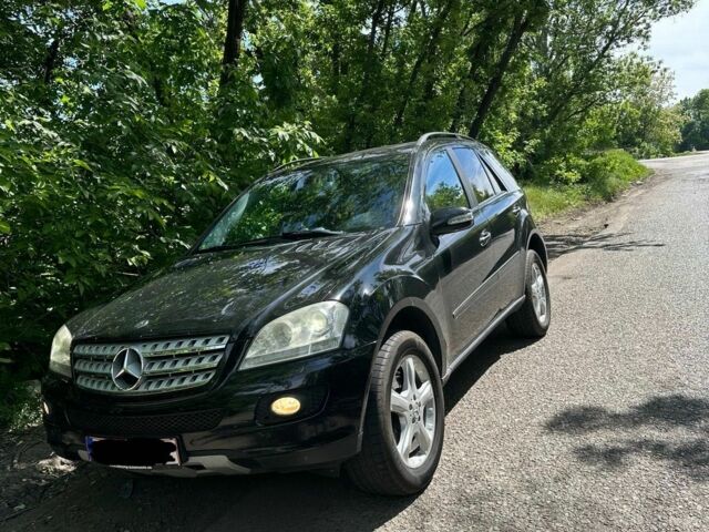 Черный Мерседес 280, объемом двигателя 3 л и пробегом 265 тыс. км за 8500 $, фото 2 на Automoto.ua